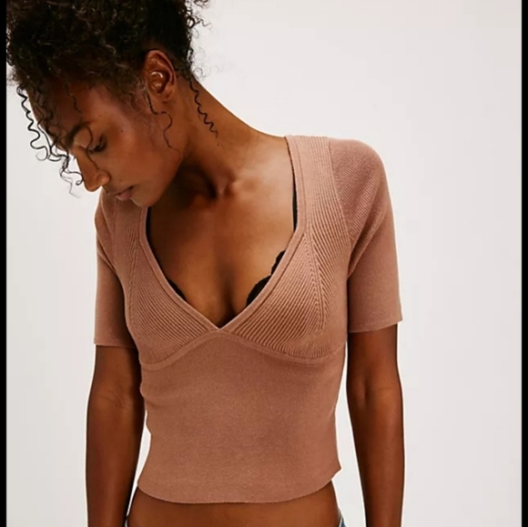 Free People XS Tan Knit V-Neck Cropped Ribbed Neutral Fall Minimalist Fitted - Picture 1 of 3